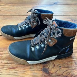 Waterproof boots, hiking shoe,  lightweight winter boot